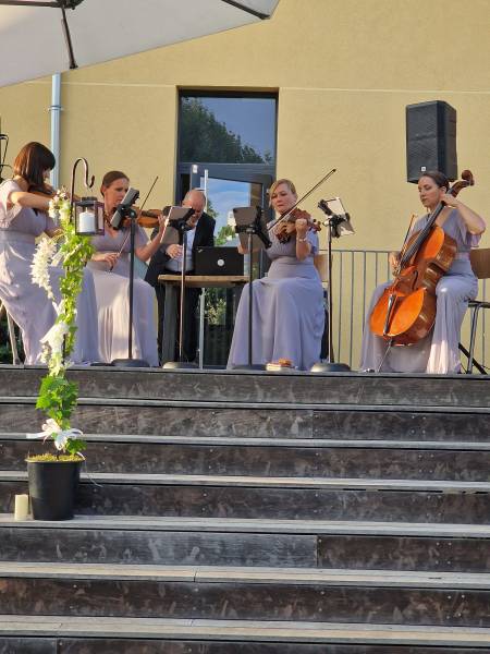 Quatuor à cordes lors de la soirée de l'UNIS 2023 au cloitre à Marseille